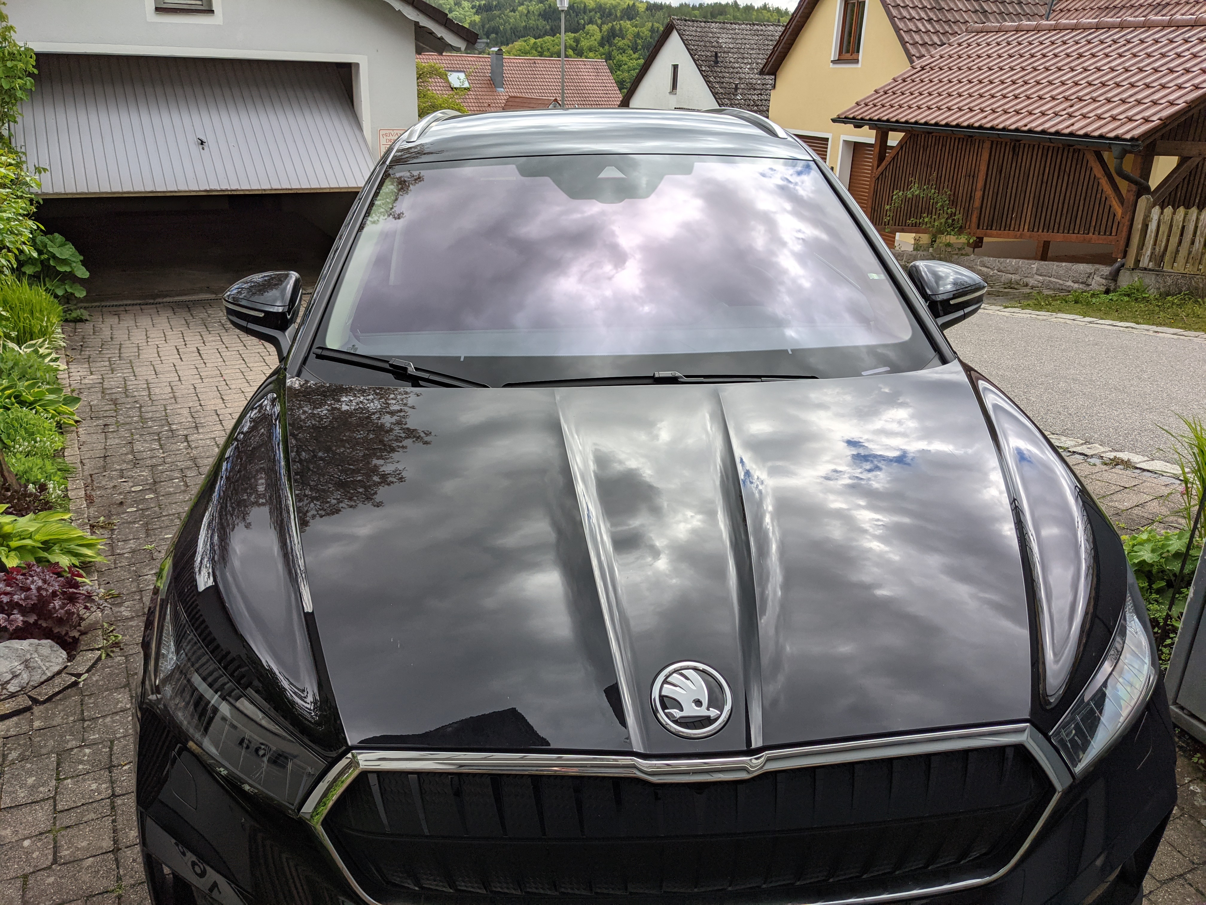 Schnittig, kantig - eben was ganz eigenes - der Skoda ENYAQ in freier WIldbahn! / Bild-Quelle: privat