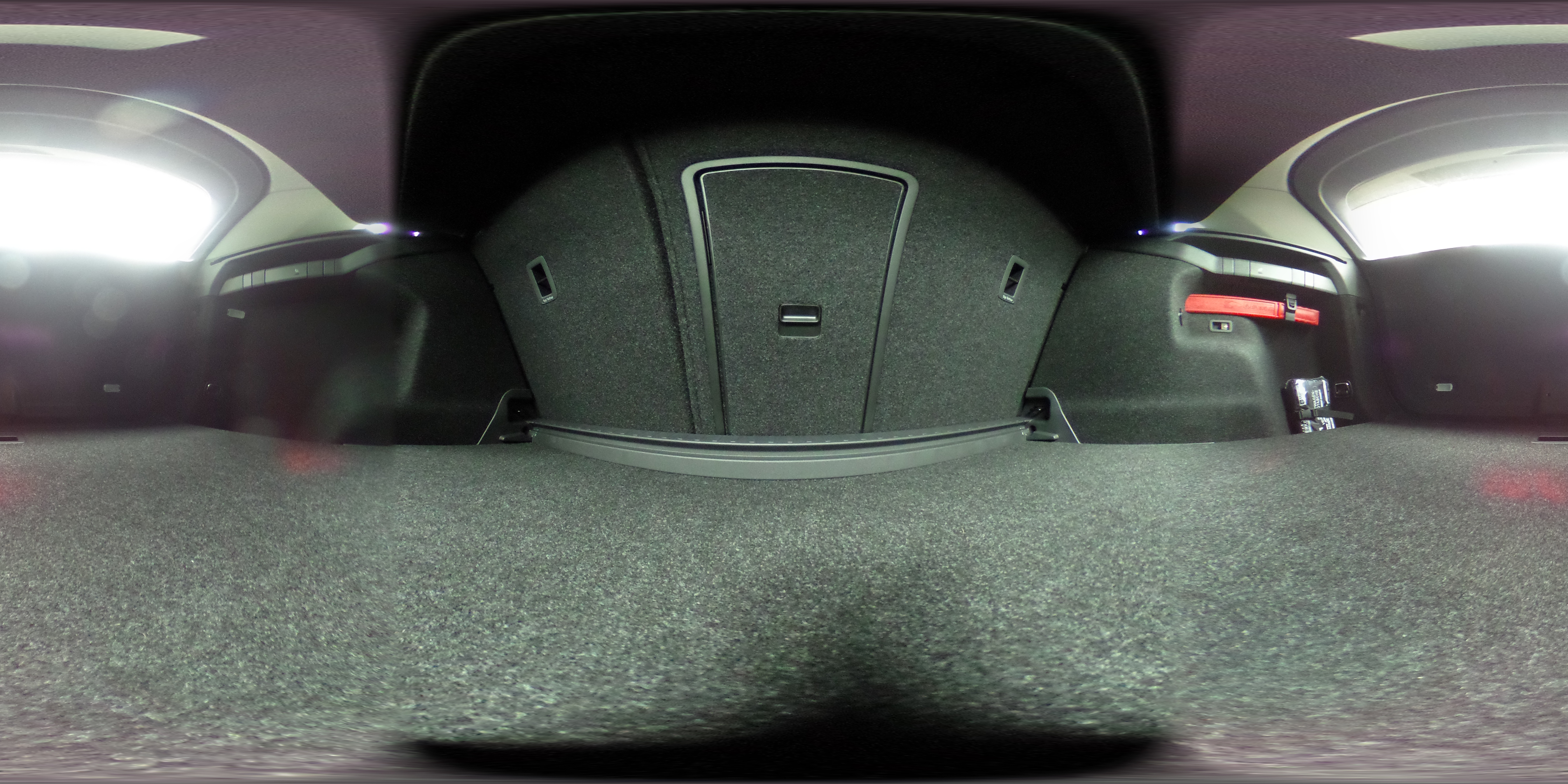 ...und hier noch der Kofferraum - nicht meiner, da selten so aufgeräumt... aber vielleicht wird er es noch? / Bild-Quelle: privat