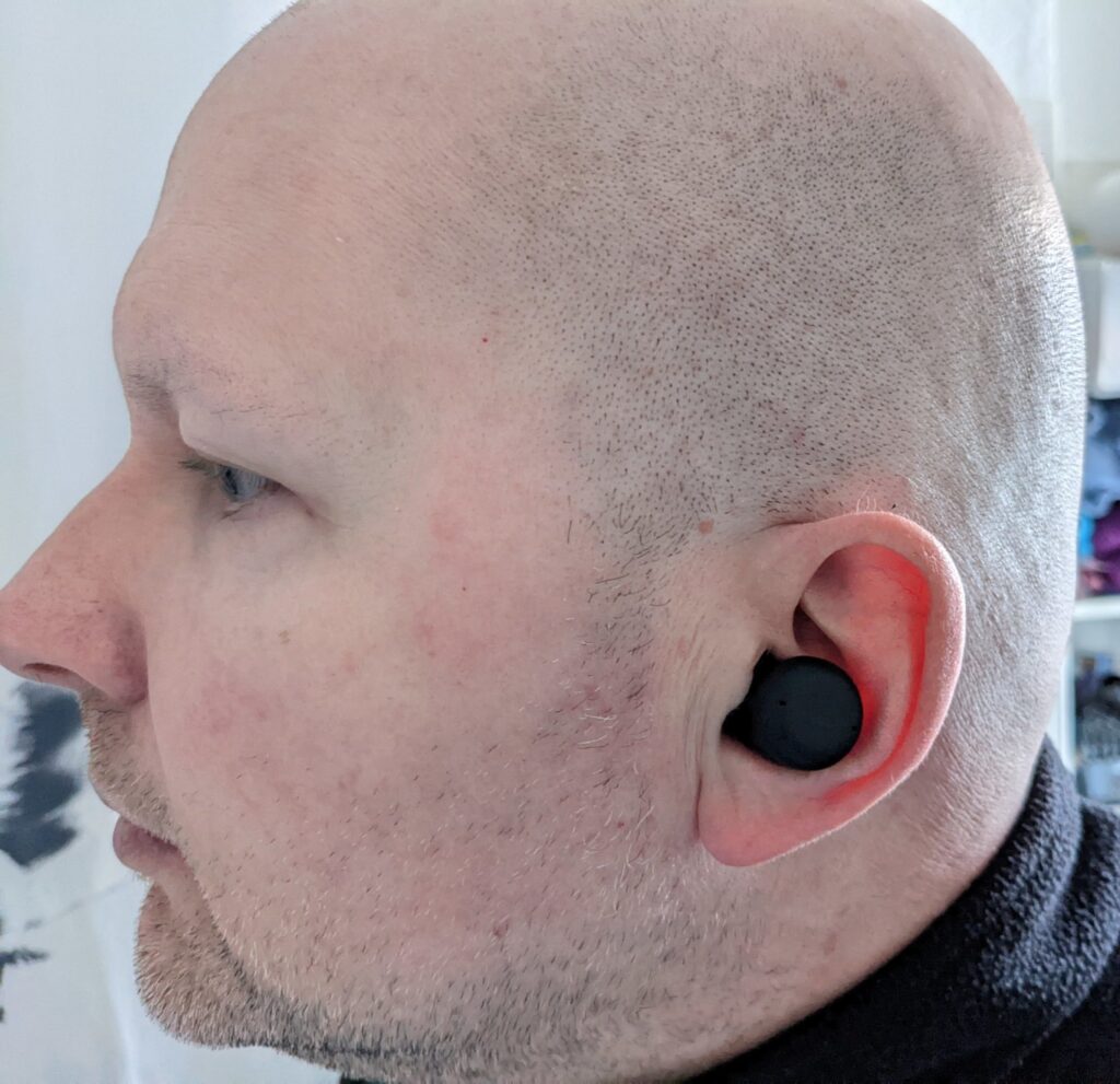 Ein amazon bud 2 im Ohr - der nicht halten will! / Bild-/Quelle: privat