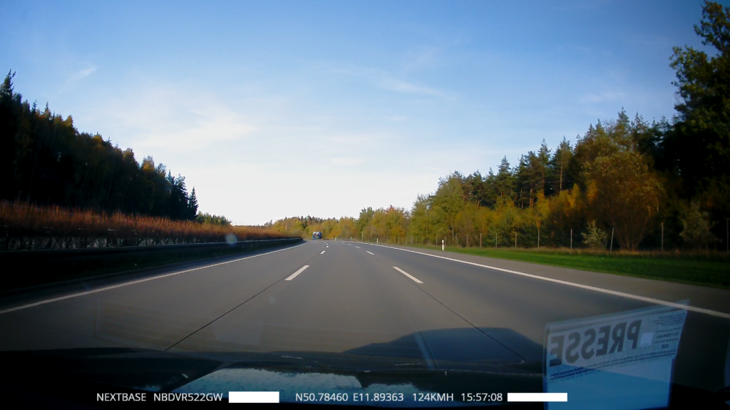 ...warum eigentlich nicht? Und nein, kein Mittelspurschleicher, rechts neben mir ist ein LKW! / Bild-/Quelle: privat