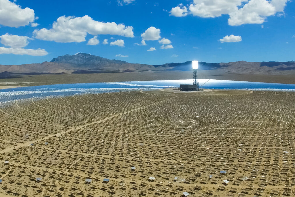 ...ganz so viel Platz bietet der Balkon hier leider nicht - eher sogar im Gegenteil, das wird wohl nix mit dem Balkonkraftwerk! / Bild-/Quelle: unlimphotos.com