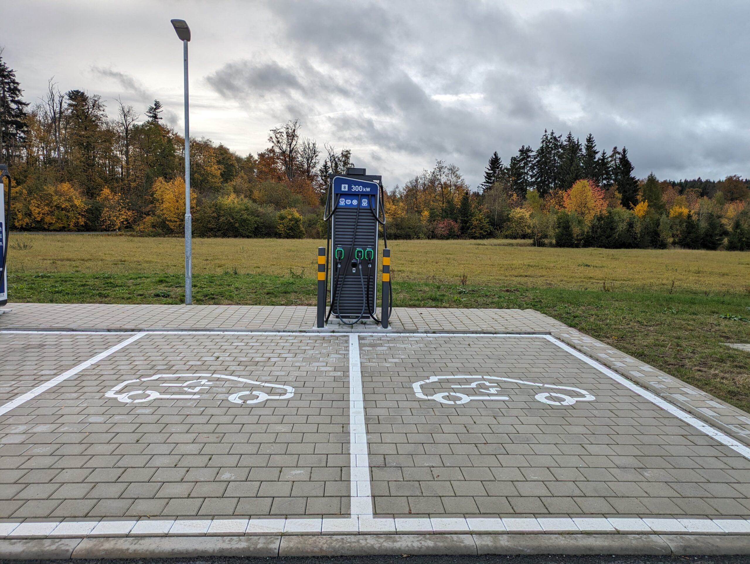 Symbolbild: Eine der besten Schnell- und Normalladesäulen, die ich kenne - ohne Fehlabrechnungen! / Bild-/-Quelle: ibdnhubzs.de