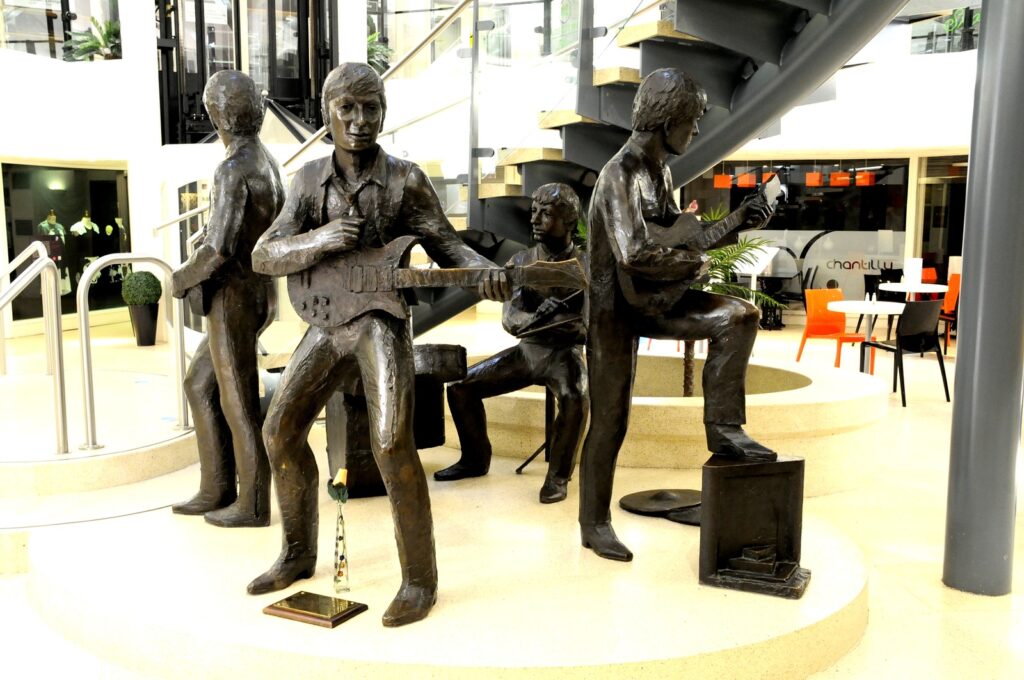 Beatles Statues in Cavern Walk - Liverpool / Bild-/Quelle: unlimphotos.com